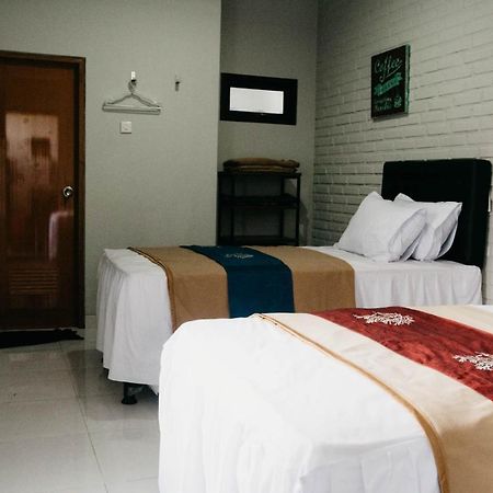 Argya Guesthouse Yogyakarta Esterno foto