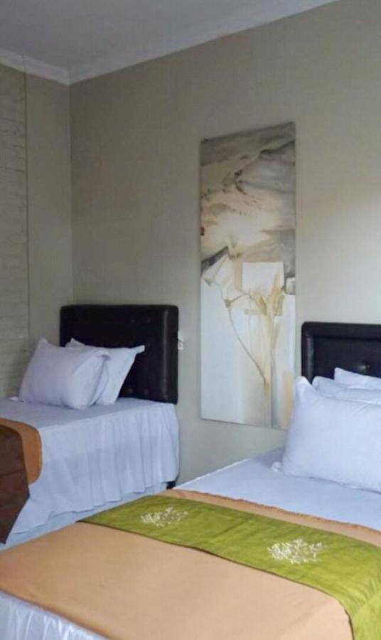 Argya Guesthouse Yogyakarta Esterno foto